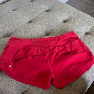 Lululemon Speed up low rise lined 2.5” shorts red size 6
